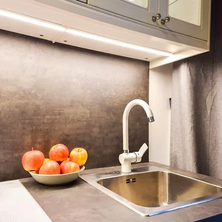 Shortstaypoland Noakowskiego * Warschau